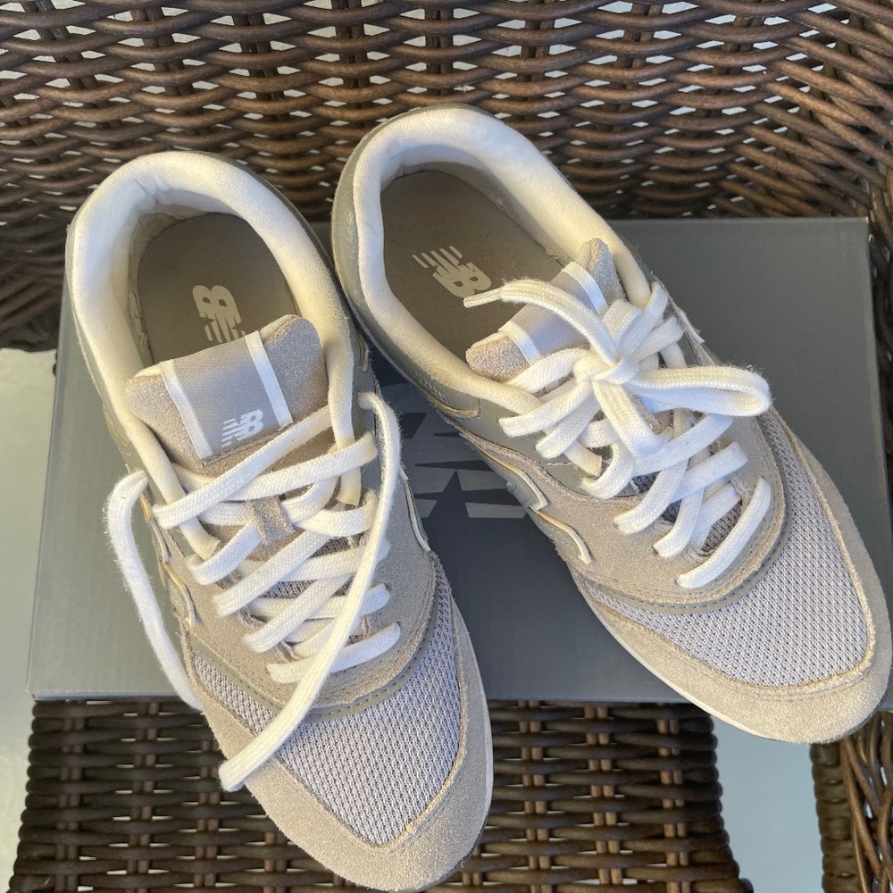 NEW BALANCE REVlite woman shoes, size 6